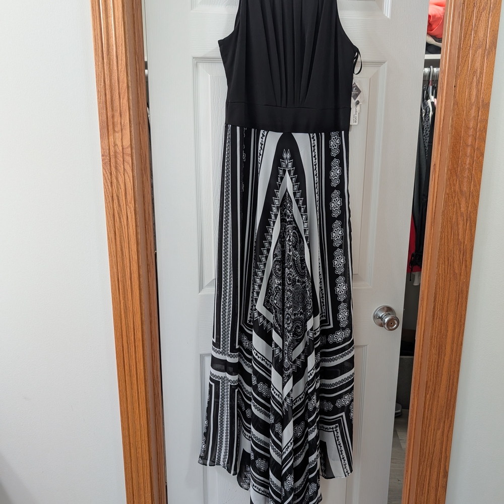 Black and White Sleeveless Maxi Dress for Wedding Guest
